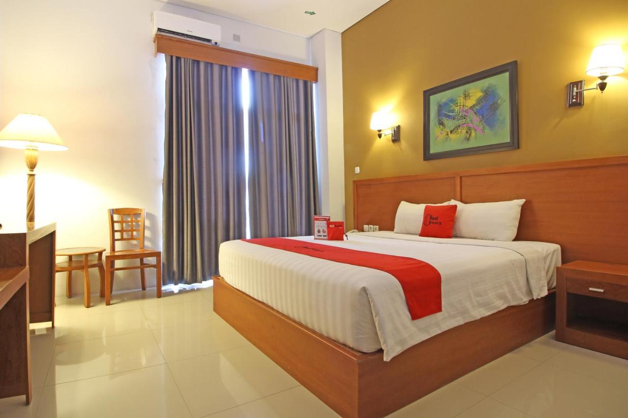 Reddoorz Premium Near Sleman City Hall Yogyakarta Exterior foto